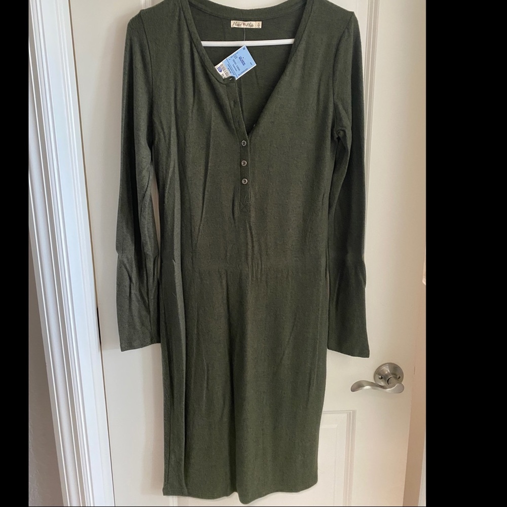 ARMY GREEN SWEATER DRESS.